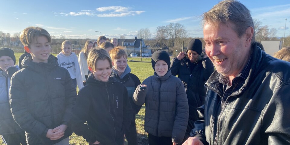 Per-Olov Johansson (C), kultur- och tillväxtnämndens ordförande blev nyligen utfrågad av Glömminge skolas årskurs 6-elever om ny idrottshall..