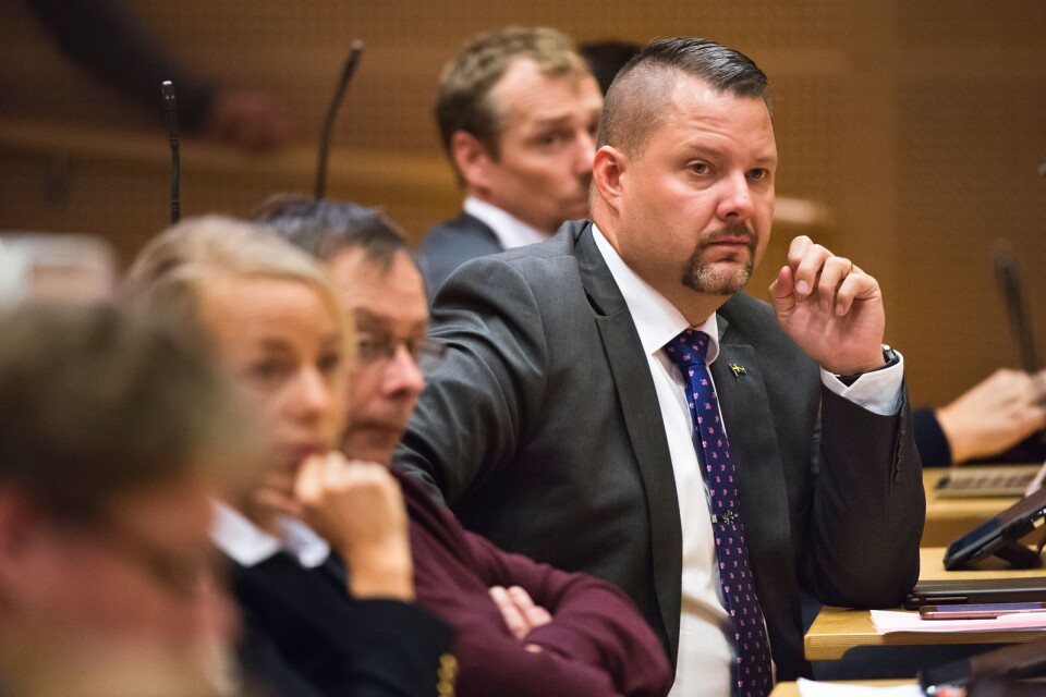 Christoffer Larson, gruppledare för SD i Karlskrona kommunfullmäktige är okunnig, skriver Harry R:son Svensson,.