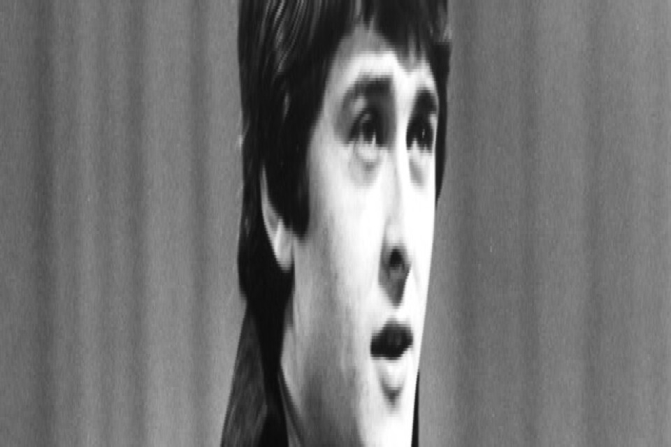Claes-Göran Hederström sjunger Sveriges bidrag "Det börjar verka kärlek banne mej" i Eurovision Song Contest i London 1968.