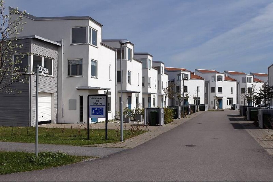 Tre hus i Stighs by på Stavstensudde har varit osålda sedan bomässan 2007.
