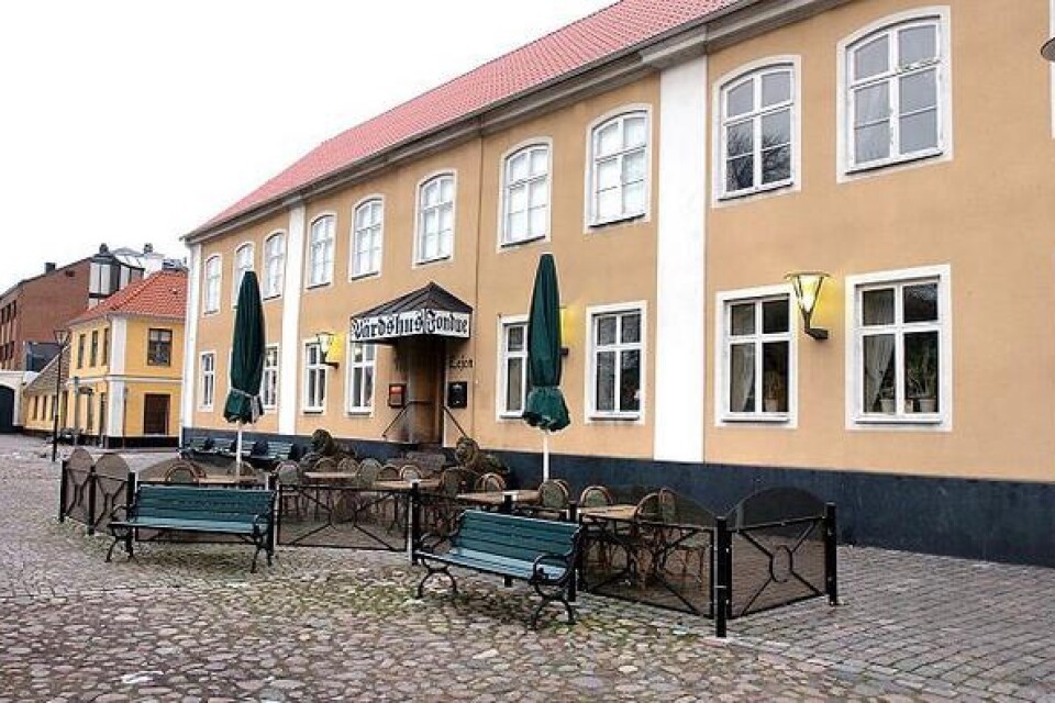 Föreningen Gamla Trelleborg kan nu acceptera en utbyggnad av restaurangen vid Gamla Torg. Arkivbild: Claes Nyberg