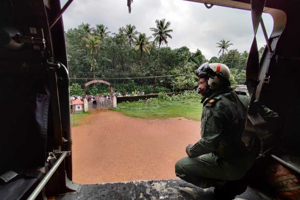 Militär deltar i räddningsinsatserna sedan kraftiga skyfall orsakat översvämningar och jordskred i delstaten Kerala i Indien.