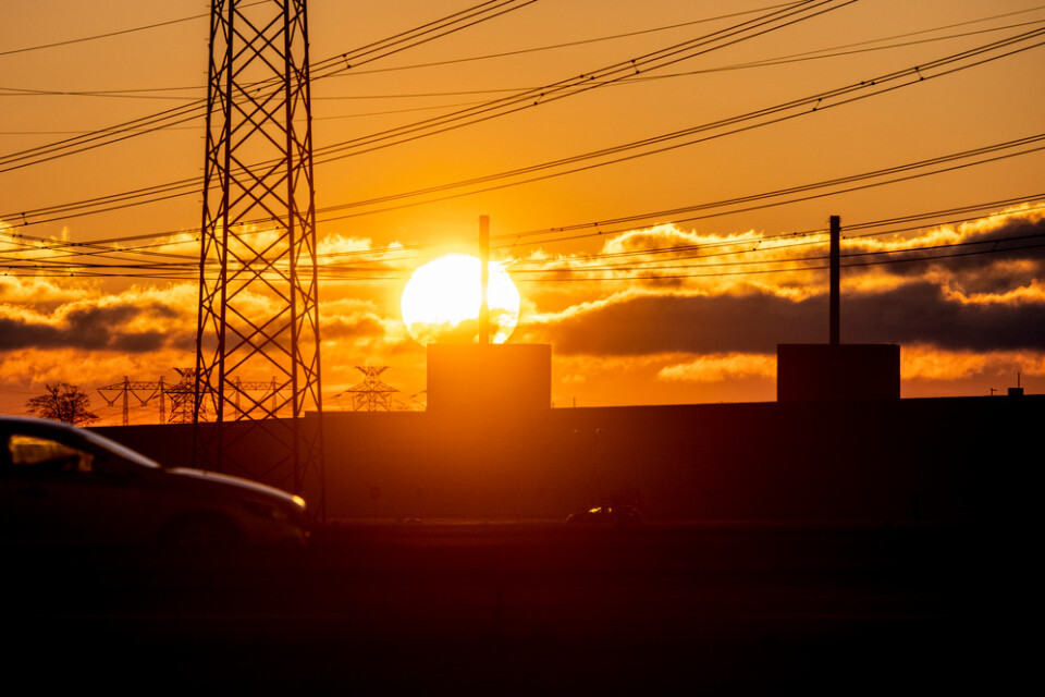 Solnedgång bakom nerlagda kärnkraftverket i Barsebäck. Arkivbild.