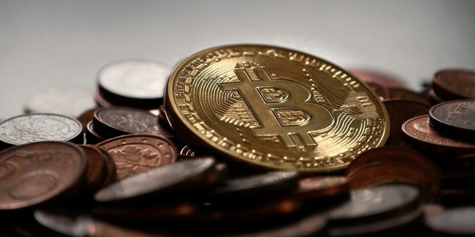Ung kvinna lurades att köpa bitcoin av bedragare