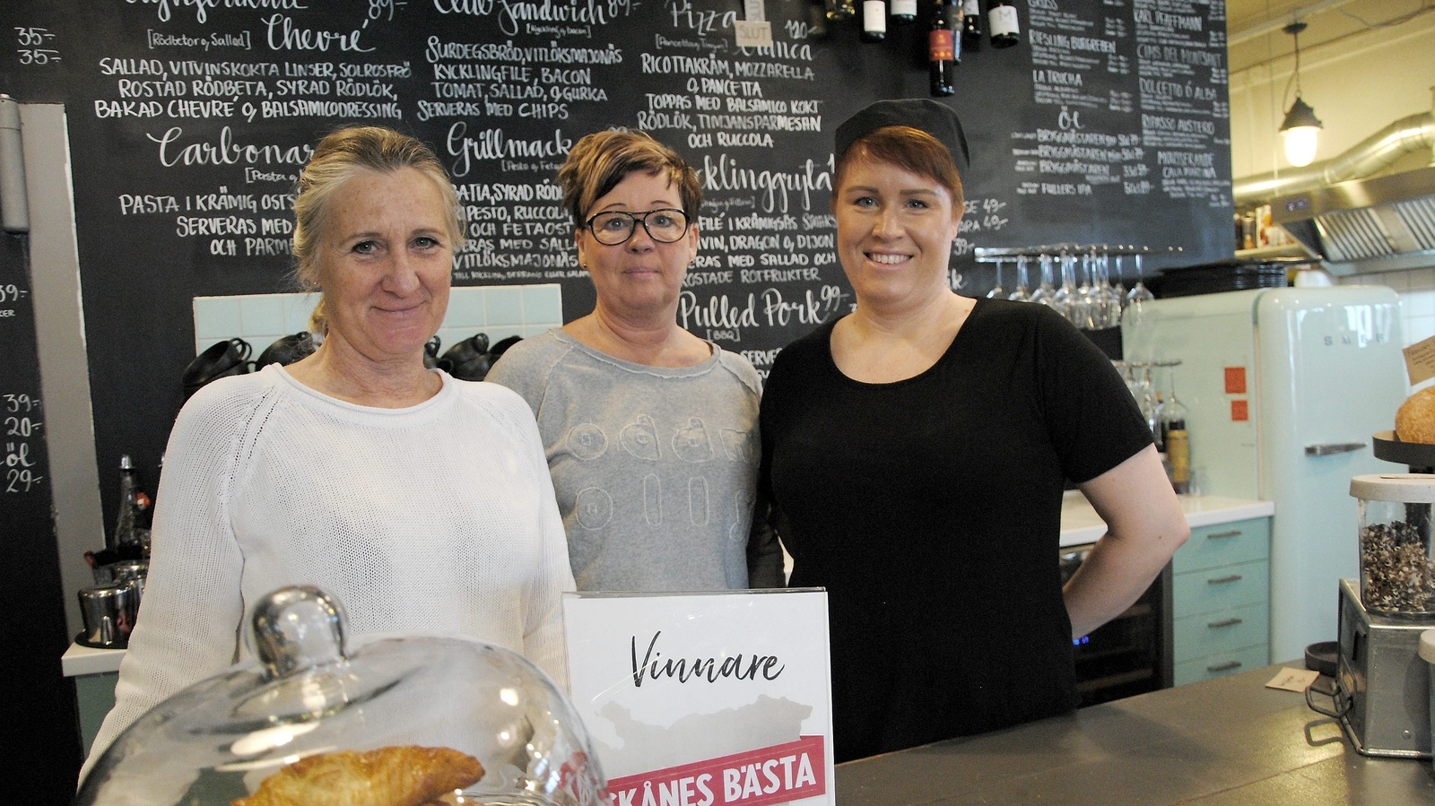 Eva Marie Rading, butikschef, Petra Persson, säljare, och Therese Malmberg, köks- och kaféansvarig, på Fröjd af Sverige i Osby.
