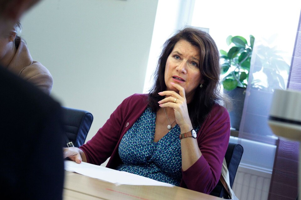 EU- och handelsminister Ann Linde fick en kort genomgång av Swedacs tillförordnade generaldirektör under sitt besök på myndigheten i Borås.