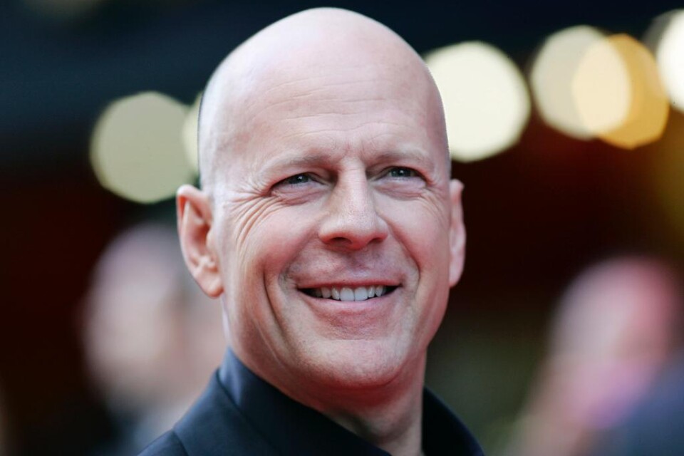 Bruce Willis är den senaste i raden av filmstjärnor som tar steget från vita duken till teatertiljorna. Han är nämligen klar för en roll i Broadwayversionen av Stephen Kings roman skräckroman \"Lida\", skriver The Hollywood Reporter. Manus skrivs av Will