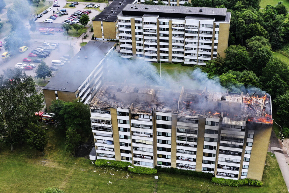 I söndags brann det i ett flerfamiljshus i Landskrona och byggnaden evakuerades. Nu kan det dröja länge innan de boende kan återvända.