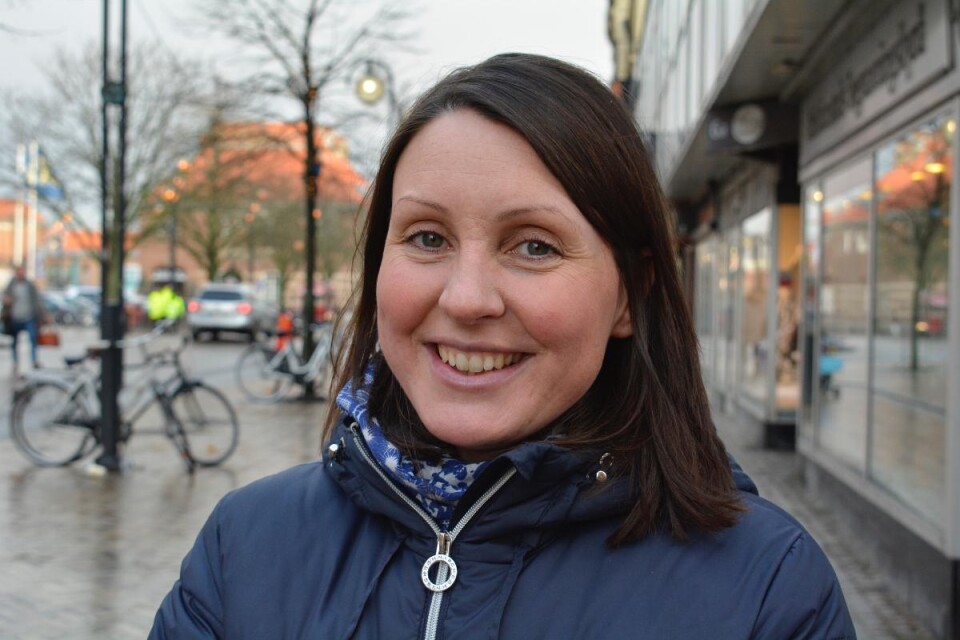Anna Huss, Kristianstad: – Att det är så flexibelt. Man kan direkt skriva till någon var man befinner sig till exempel. Vi är uppdaterade hela tiden, på gott och ont. Foto: Leo Pettersson