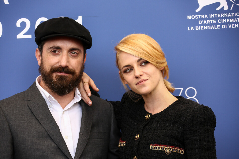 Pablo Larrain och Kristen Stewart vid filmfestivalen i Venedig.