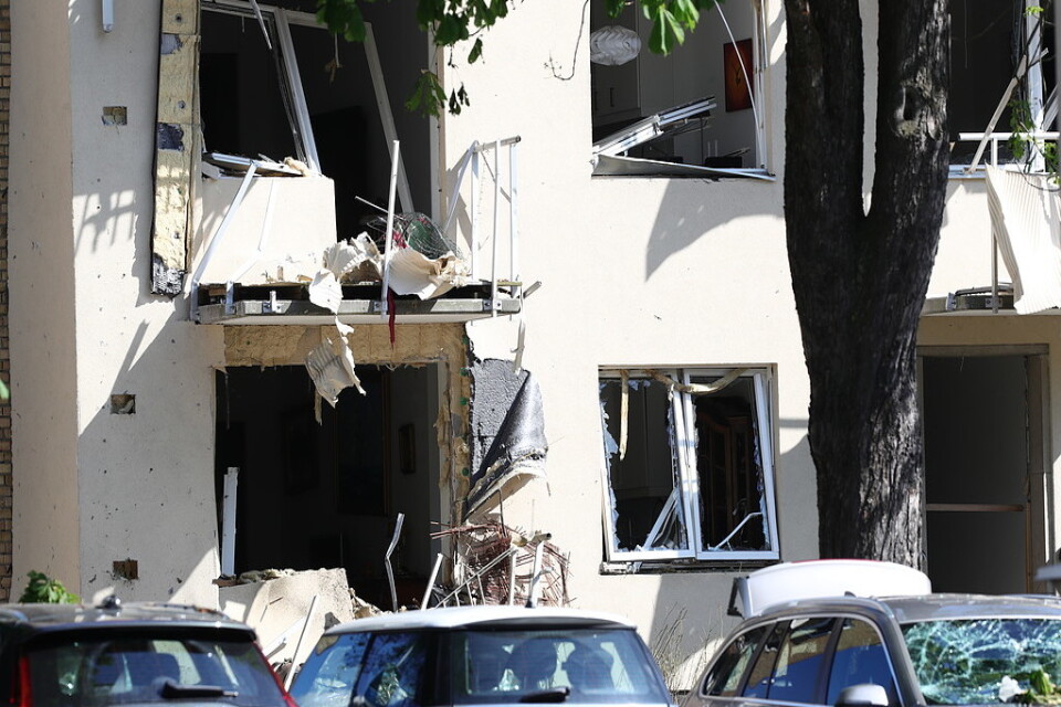 Ett 20-tal personer skadades lindrigt vid en kraftig explosion i Linköping den 7 juni. Ett hundratal lägenheter fick skador på fönster och balkonger.