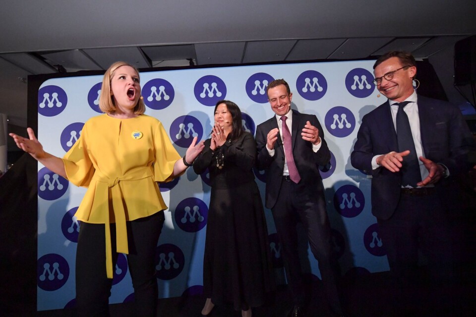 The Moderates increased. Arba Kokalari, Jessica Polfjärd, Tomas Tobé and Ulf Karlsson are happy after the preliminary election results.
