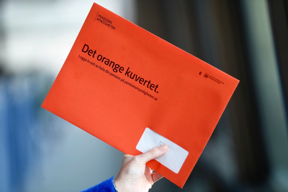 Ett orange kuvert från pensionsmyndigheten ger  information om pension och underlag för beräkning av pensionsrätter.
 Men vad gör man om pensionen blir för låg?