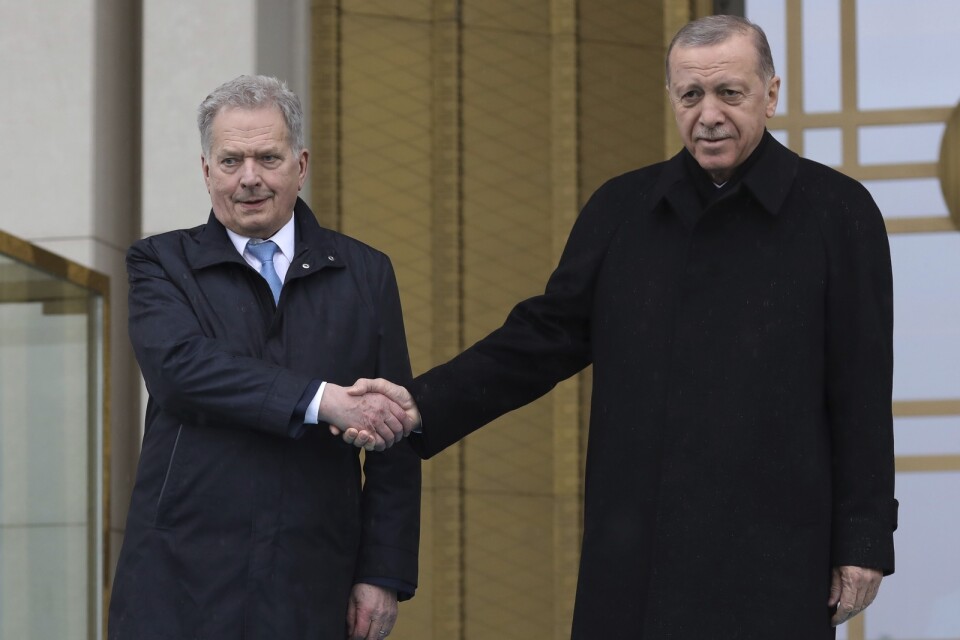 Under presskonferensen med den finske presidenten Sauli Niinistö upprepade Turkiets president Recep Tayyip Erdogan att det inte blir tal om att godkänna Sveriges Natoansökan innan Sverige lever upp till fler turkiska krav.