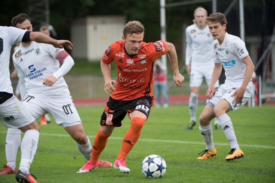 Adam Eriksson lämnar FK Karlskrona.