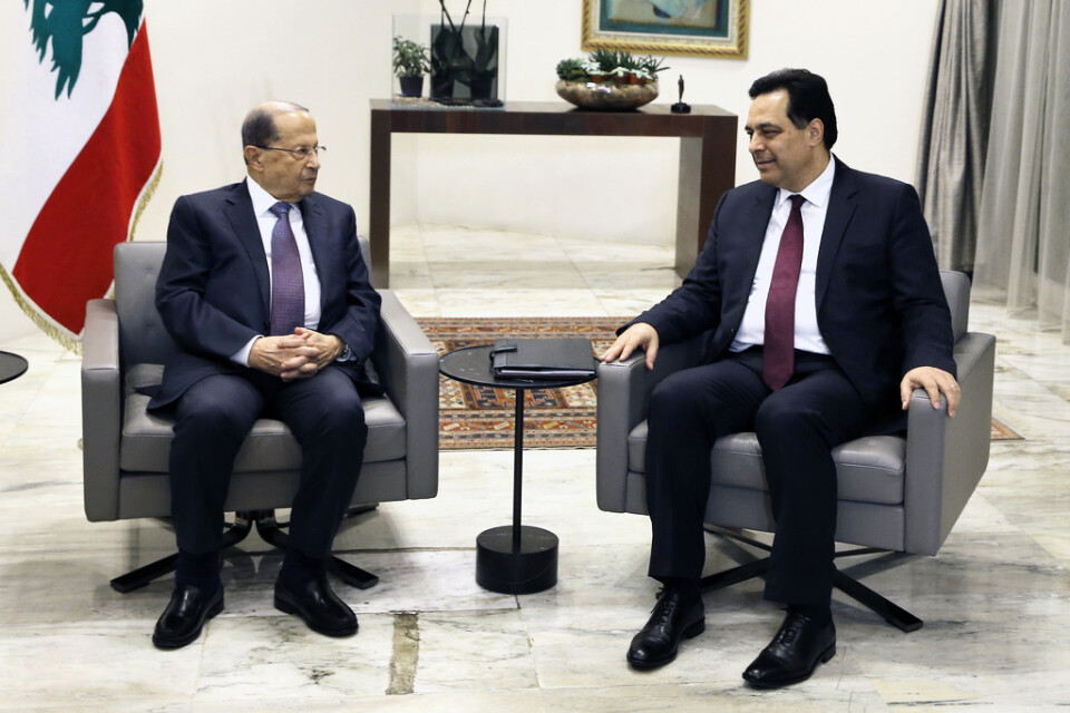 Libanons president Michel Aoun (till vänster i bild) och premiärminister Hassan Diab.