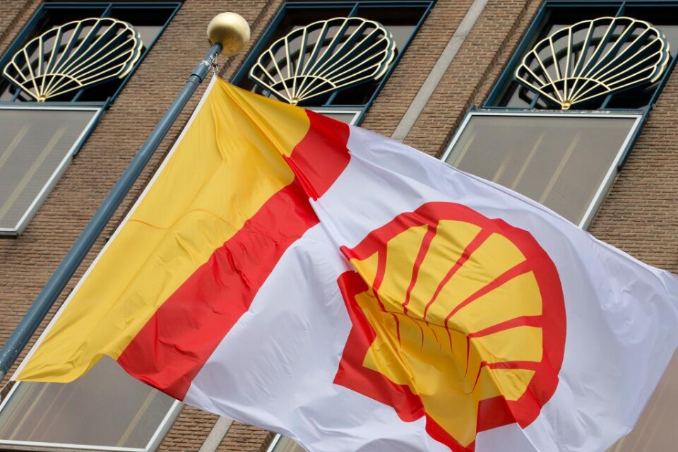Oljejätten Royal Dutch Shell tar över brittiska BG Group i en affär som pekas ut som den första riktigt stora i oljebranschen på ett decennium. Den totala köpeskillingen landar på 47 miljarder pund, omkring 600 miljarder kronor. Shell betalar en blandn