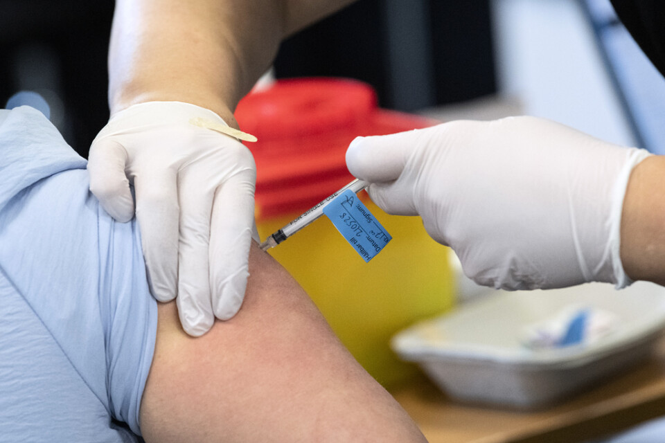 Drygt 250 personer i Sverige har sökt ersättning för biverkningar efter att ha vaccinerat sig mot covid-19. Arkivbild.