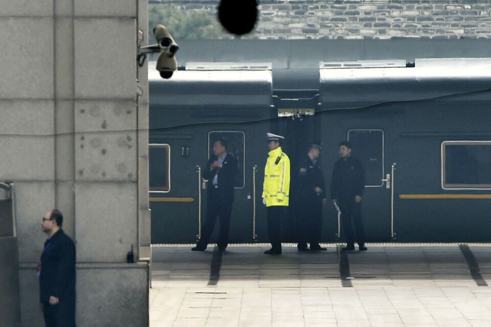 Det har spekulerats kring diktatorns besök de senaste dygnen. Ett tåg där en högt uppsatt nordkoreansk företrädare troddes finnas ombord anlände till Peking och säkerhetspådraget har varit stort i staden på sina håll.