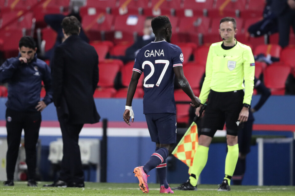 Idrissa Gueye stängs av i två matcher för utvisningen mot Manchester City.