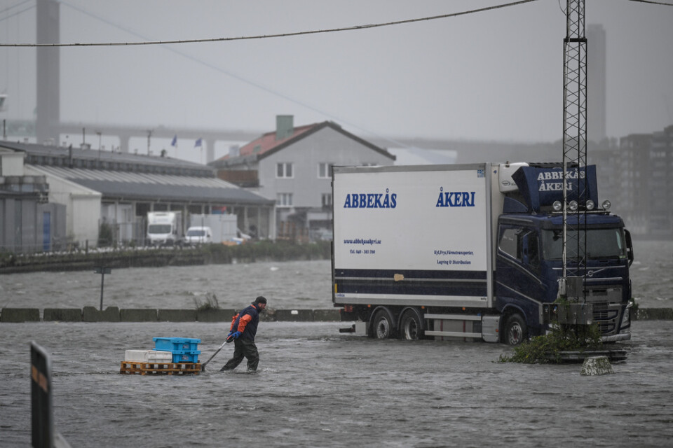 Översvämningar i Fiskhamnen i Göteborg på tisdagen, efter att Göta älv svämmat över. Stora mängder regn har fallit till följd av ovädret Hans.