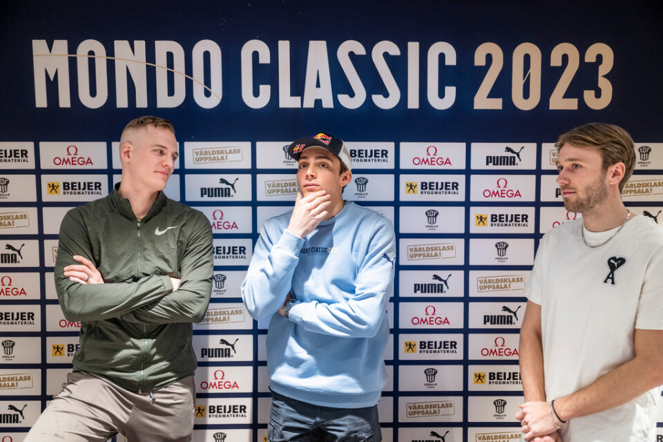 Stavhopparna Armand Duplantis (mitten), Sam Kendricks (vänster), USA, och Pål Haugen Lillefosse (höger), Norge, under pressträffen inför stavhoppsgalan Mondo Classic 2023.