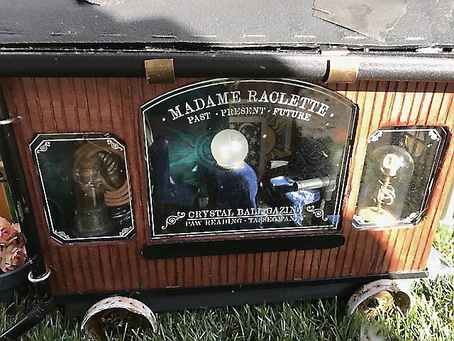 Madame Raclettes spåvagn lades ut på Anonymouse Instagramkonto i januari, då utan att avslöja att ett helt mustivoli var på gång. Foto: Stefan Persson
