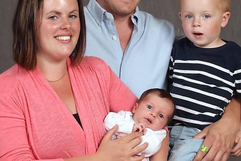 Jonna Gustafsson och Lars Cederhill, Asarum, fick den 29 april en dotter Ellen som vägde 3 410 g och var 49 cm. Syskon Noel.