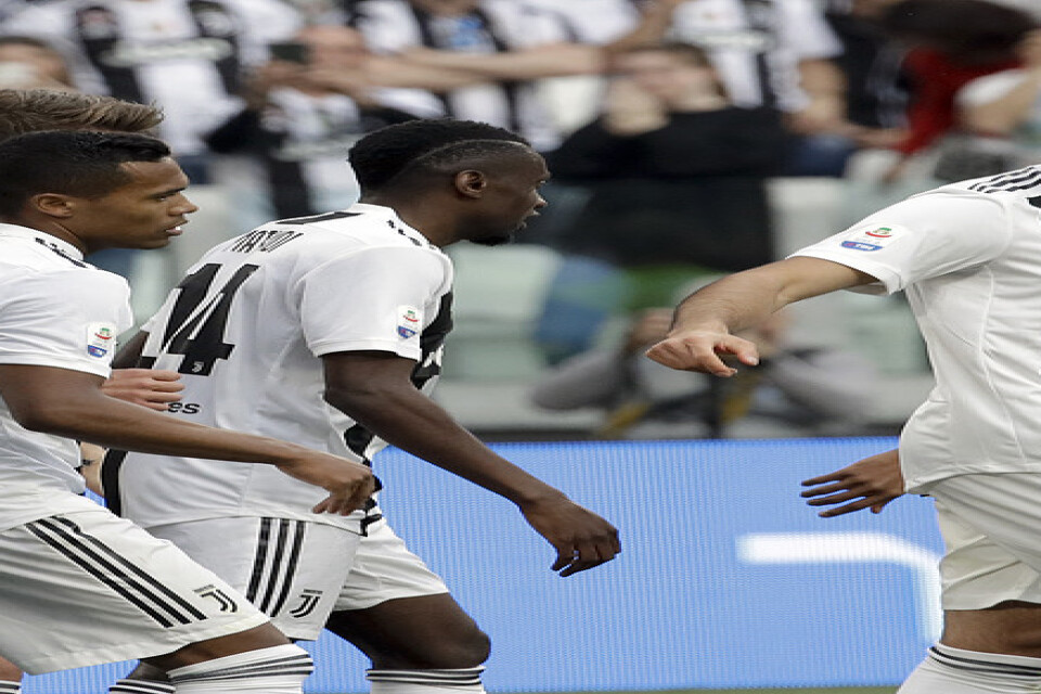 Cristiano Ronaldo (till vänster) och hans Juventus kan fira en ny ligatitel.