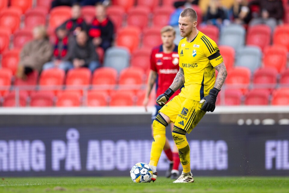 Östers målvakt Robin Wallinder spikade igen hemma mot Örebro.