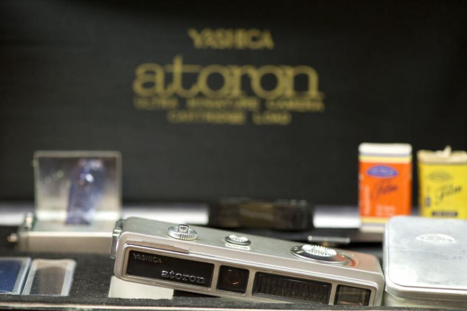 Japansk spionkamera. Japansk kopia av den kända tyska spionkameran Minox. Kameran från Yashica Atoron är från sent 1960-tal.