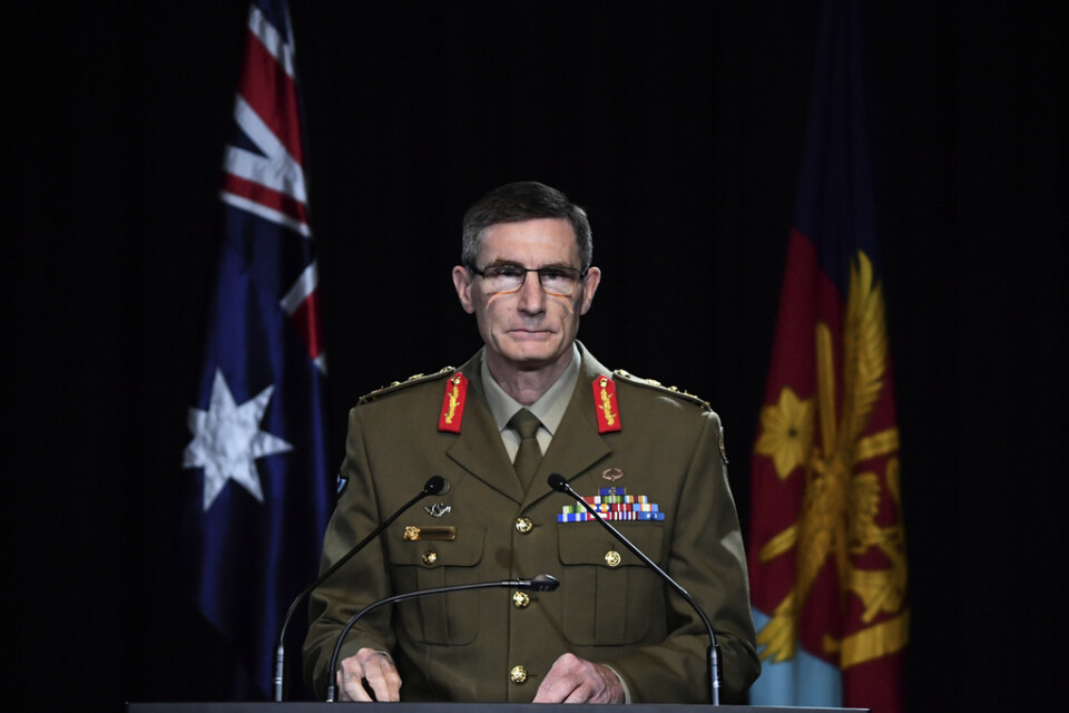Den australiske försvarschefen Angus Campbell offentliggör resultatet av krigsbrottsutredningen vid en presskonferens.