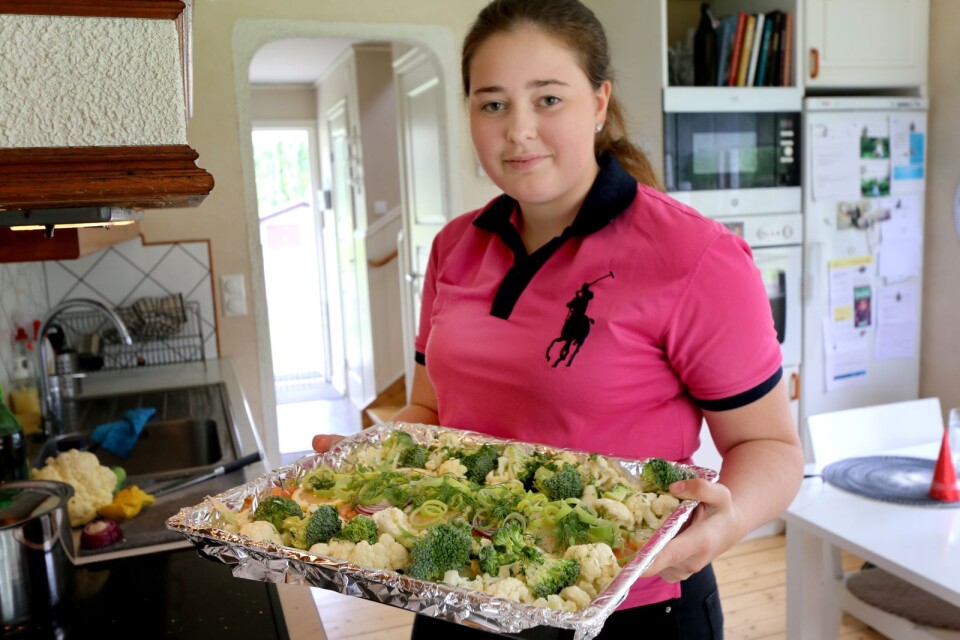 Matlagning är Maja Svenssons stora intresse. Hon utbildar sig just nu till kock och har blivit utsedd till årets sommarjobbare.