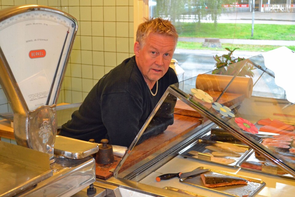 I 15 år har Tomas Hägerstrand sålt fisk två dagar i veckan. ”Det är inte längre så lätt att få leveranser. Förr fanns det ju gott om båtar i Karlshamn och på Listerlandet men nu är Blekingefisket nästan utdött”, säger han.