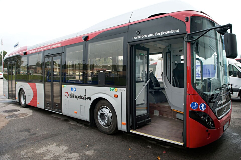 MP och V föreslår att ålderspensionärer i Ronneby ska få åka gratis på kollektivtrafikens bussar.