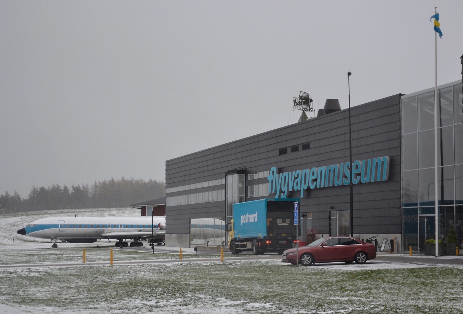 Flygvapenmuseum ligger vid Malmens flygplats utanför Linköping. Utanför byggnaden står det tidigare topphemliga signalspaningsplanet TP85.