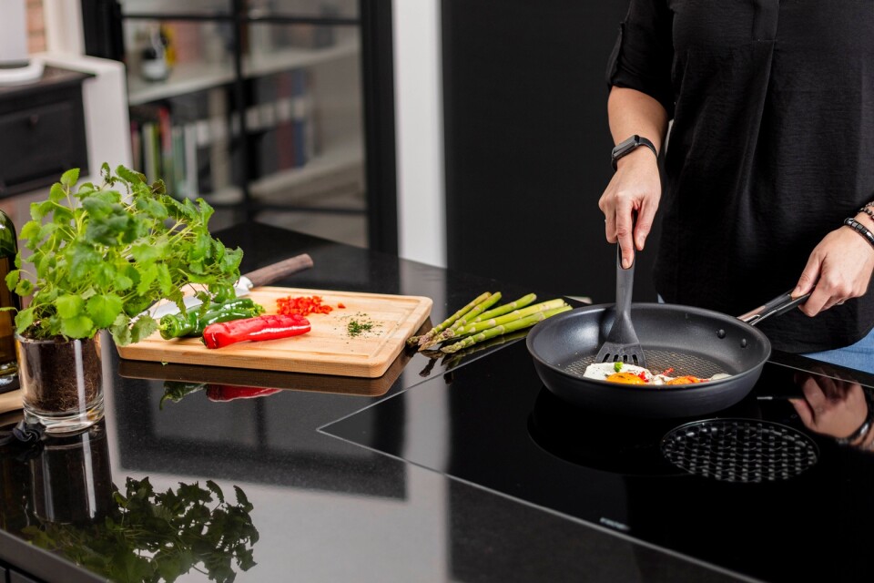 Planera din matlagning och använd ugn och plattor på ett smart sätt. Då kan du spara mycket el.