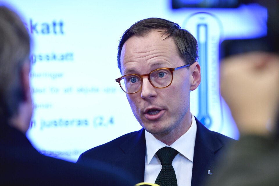 Mats Persson, ekonomisk-politisk talesperson för Liberalerna (L), uppger att partiet är överens med Centerpartiet och regeringen om att förlänga stödet för ras i omsättningen till enskilda näringsidkare två månader. Arkivbild.