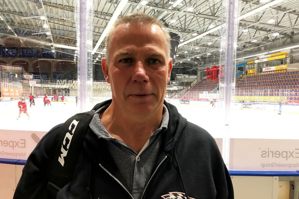 Skägget är borta. annars är han sig lik, 57-årige hockeytränaren Maths Lusth.