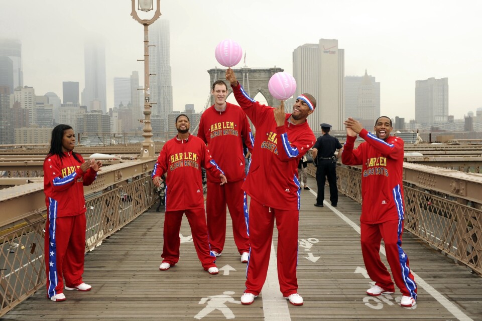 Harlem Globetrotters på Brooklynbron i New York 2012. Arkivbild.