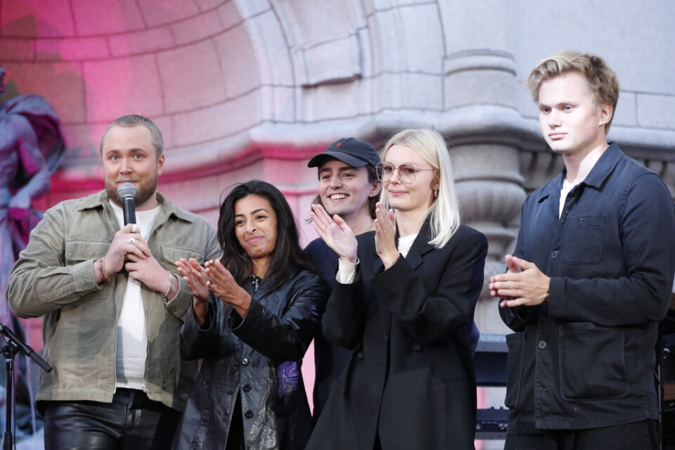 Edvin Törnblom, Tina Pourdavoy, Jacques Karlberg, Vera Herngren och Christoffer Nyqvist spelar huvudrollerna i Spotifys nya poddserie "Stammis".