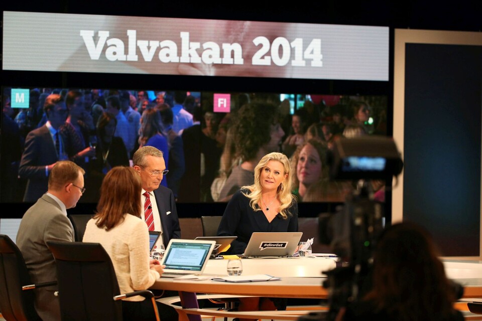 Programledarna Claes Elfsberg och Camilla Kvartoft under SVTs valvaka i Stockholm. Ett bra exempel på vad public service är bra på.