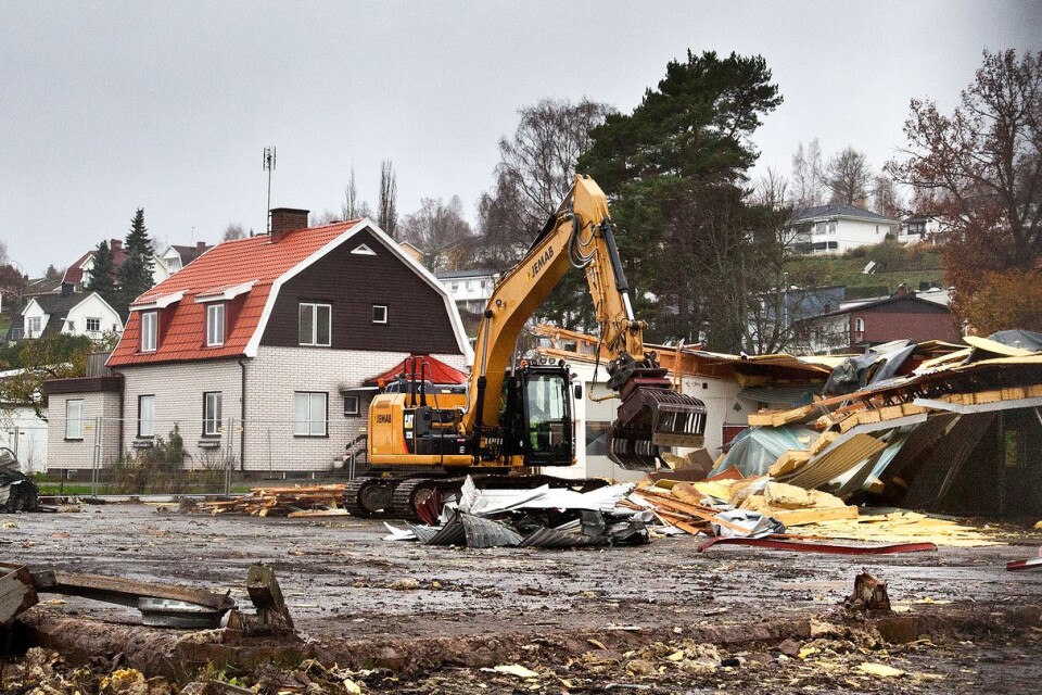 Bilden är tagen då Henrikssons gamla handelsträdgård revs 2014.