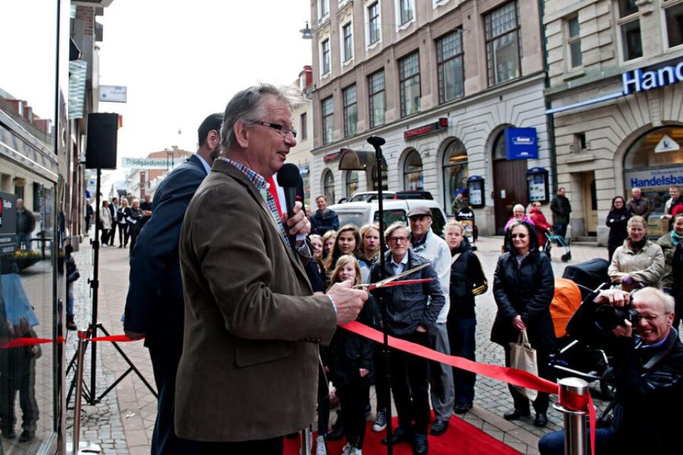 Carl-Axel Ottosson från kommunens näringslivskontor fick äran att klippa banden när köpcentrum Kronan nyinvigde på fredagsförmiddagen.