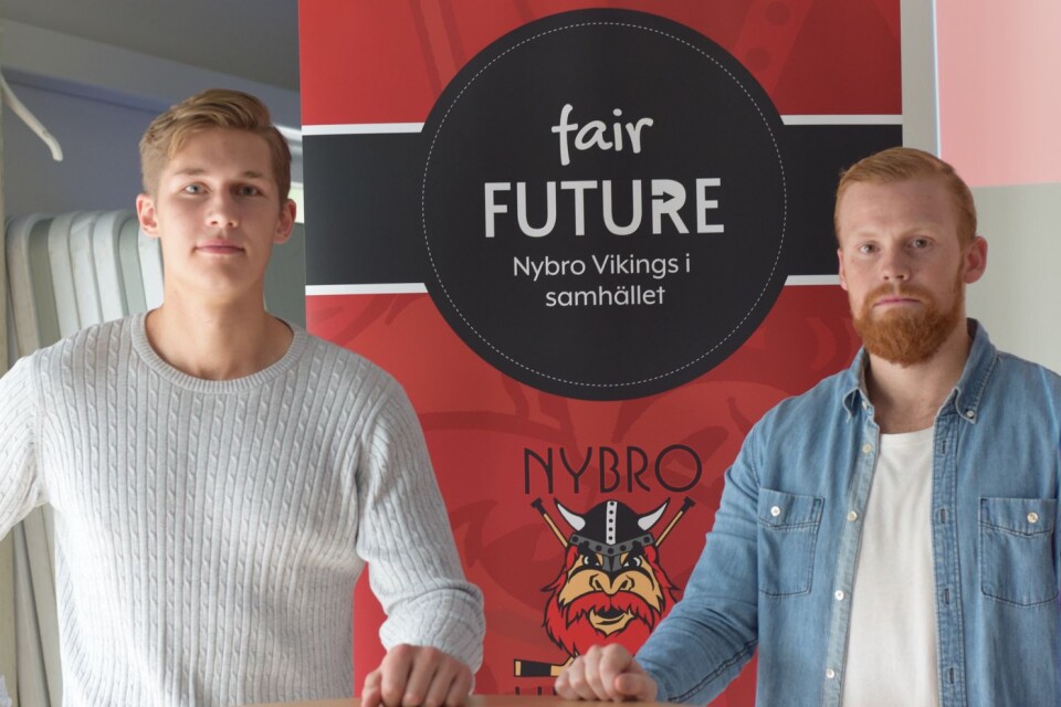 A-lagsspelarna Fredrik Strömgren och Robin Wengdahl jobbar båda inom skolan.
