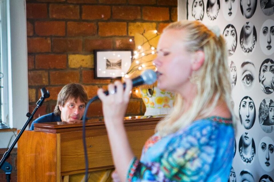 Hannah Svensson och Jan Lundgren är först ut när Fulltofta gård serverar jazz.