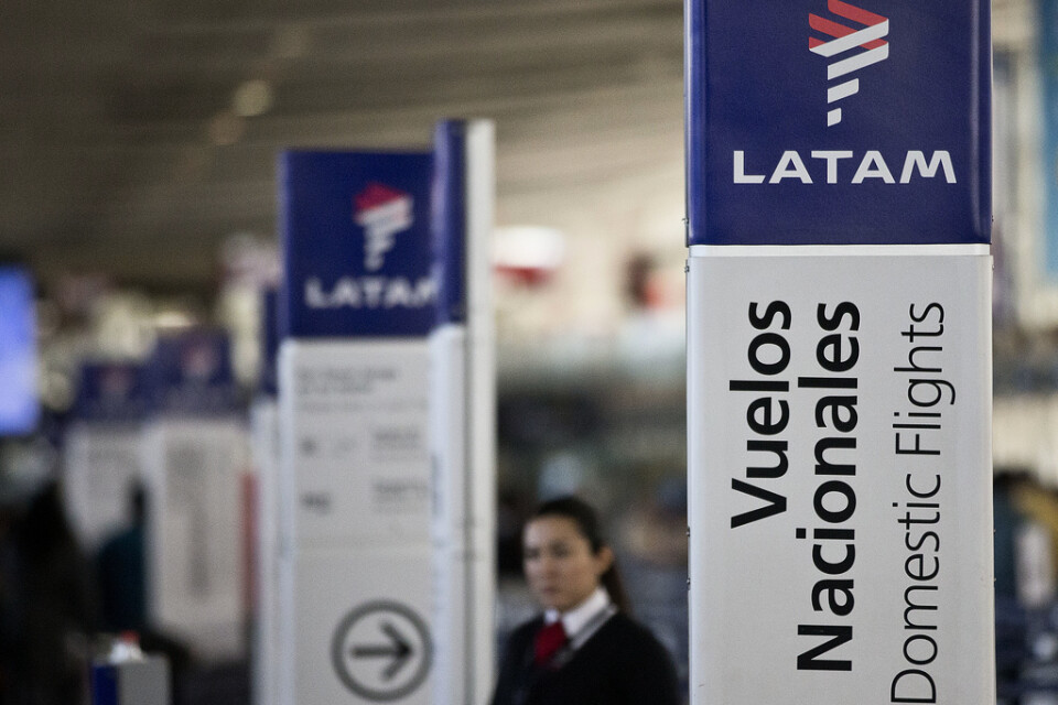 Det chilensk-brasilianska flygbolaget Latam ställer in 30 procent av sina internationella avgångar på grund av vikande efterfrågan. Arkivbild.