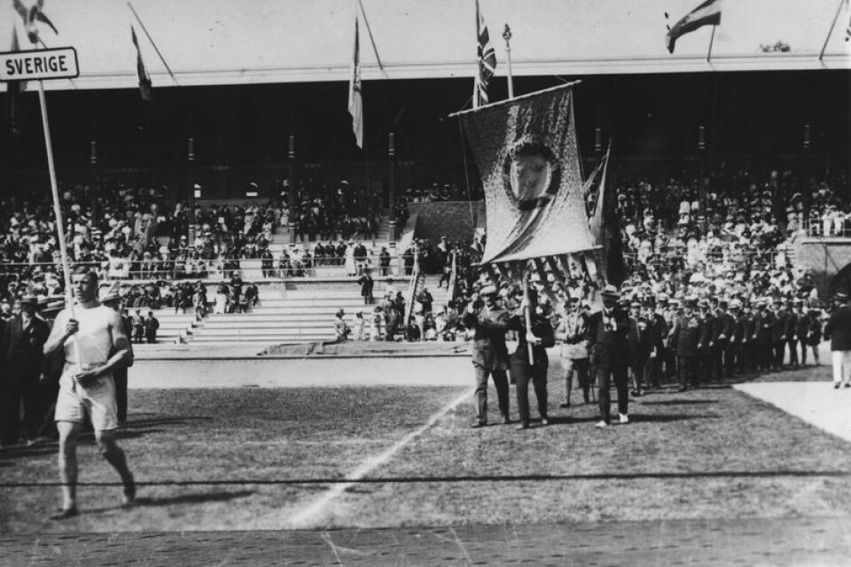Den svenska truppen vid invigningen av sommar-OS i Stockholm 1912.
