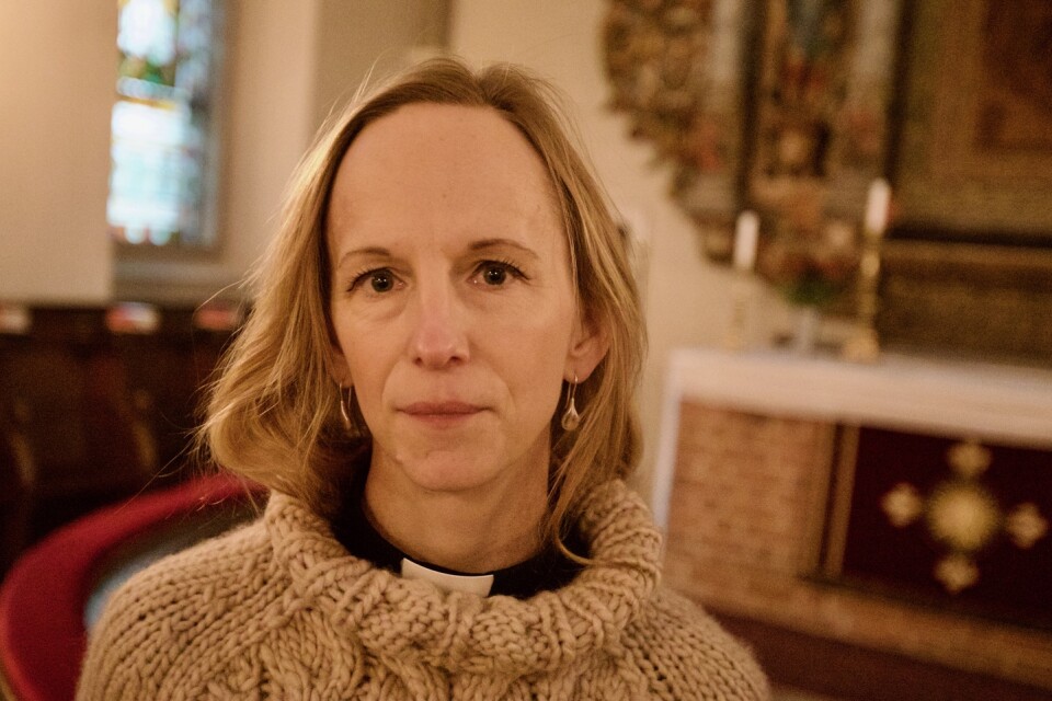Kyrkoherde Angelica Kilander vädjar till människor som kan ha sett vad som hände på julafton när krucifixet stals.
