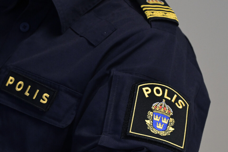 Polisen råkade förra hösten på sin fritid passera en bilfirma i Sjöbo under pågående inbrott. För att stoppa de flyende inbrottstjuvarna sköt han mot däcken på deras bil. Arkivbild.